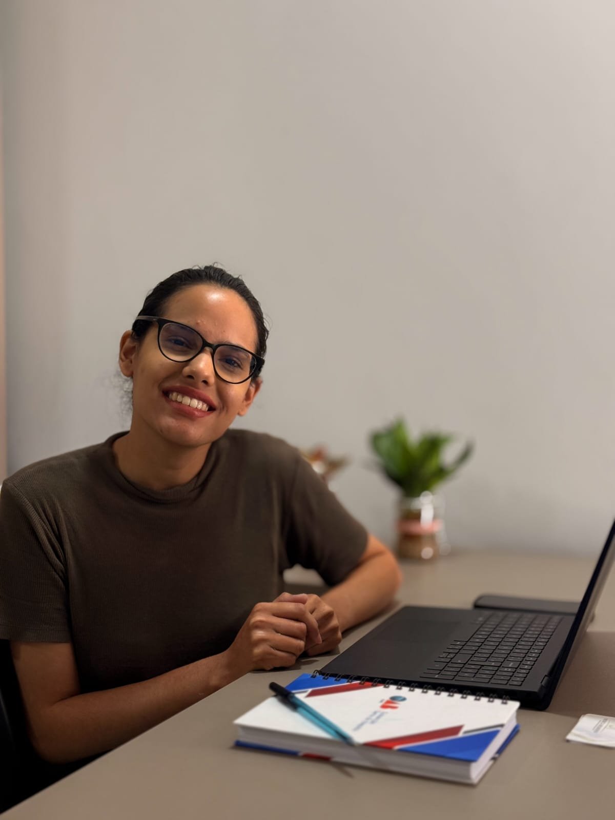 Mayana — Estagiária